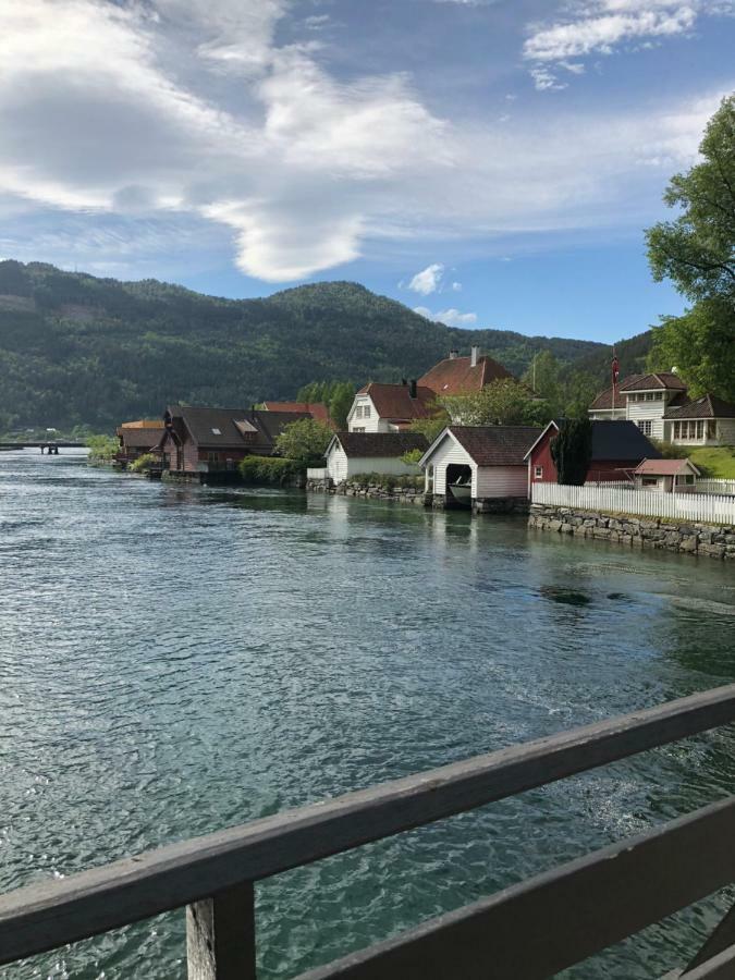 Stryn - House By The River Exterior photo